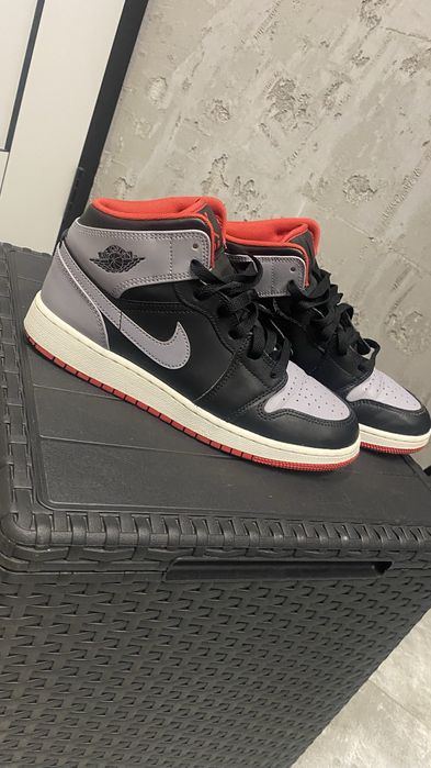 Buty Air Jordan 1 MID (GS)  rozmiar 40