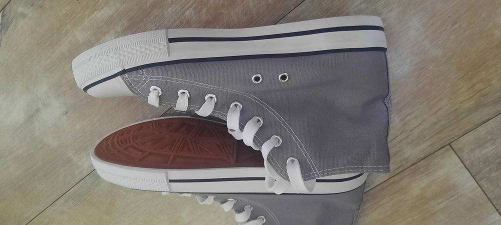 Nowe trampki za kostkę szare