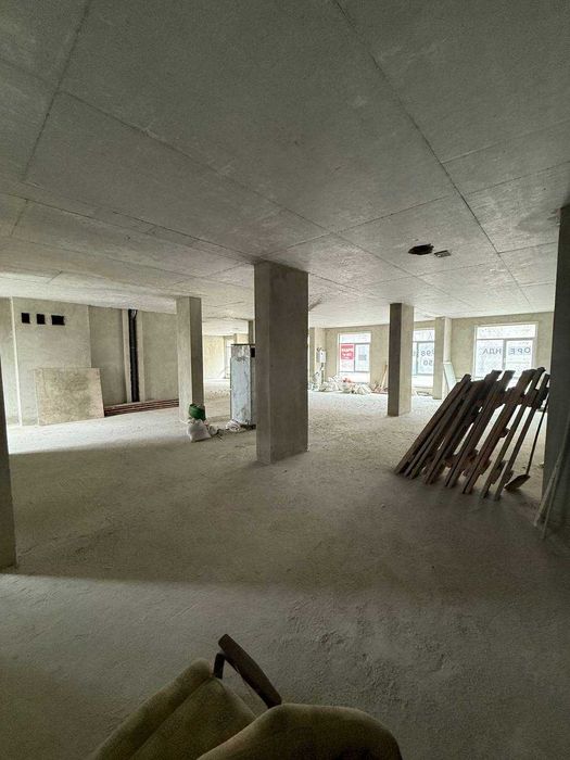 Оренда приміщення з фасадними вікнами, 226м2, біля Нової пошти