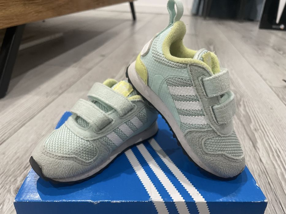 Buty Adidas mietowe r.22