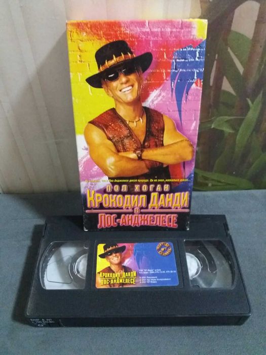 Видеокассеты с фильмами с популярными актерами Шварценеггер Сталлоне