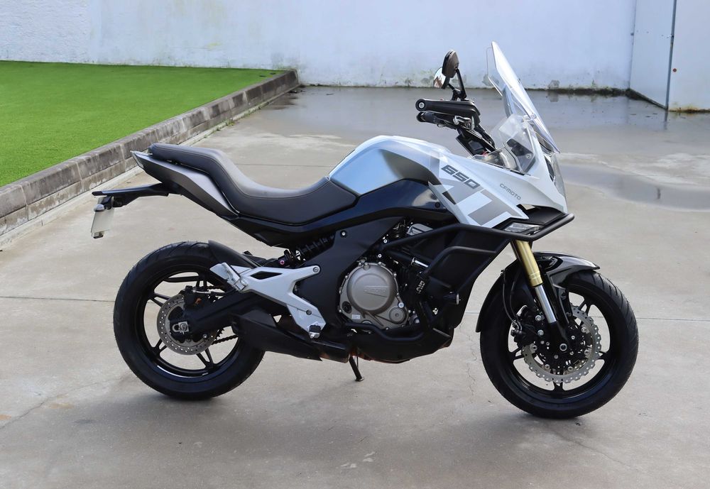 CF Moto 650 MT Impecável