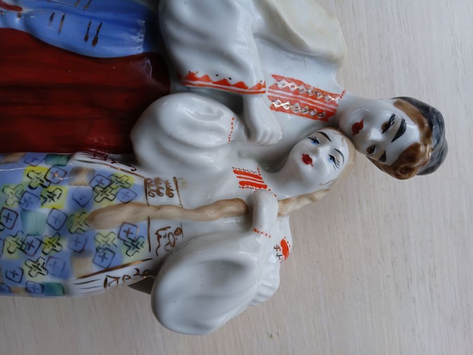 Продам статуетку, козак з дівчиною.