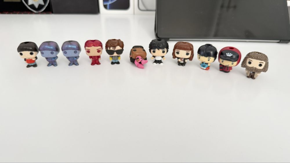 Продам фігурки з кіндера