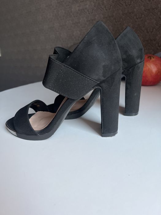 Босоніжки жіночі