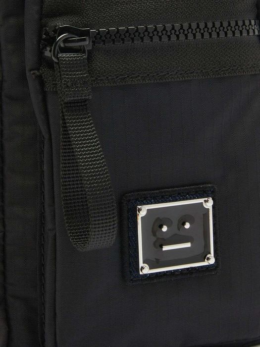 Сумка Acne Studios Arvel Face-patch ripstop cross-body bag