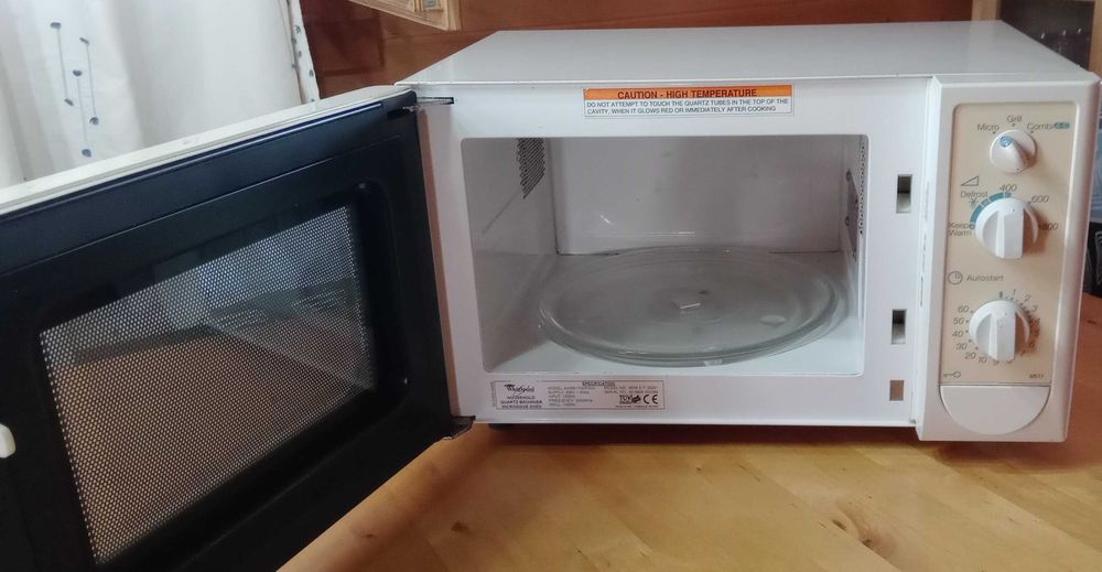 Micro ondas Whirlpool a funcionar
