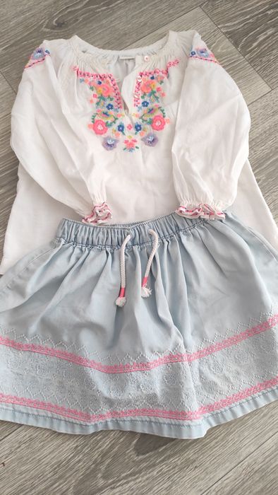 Чудовий костюмчик для дівчинки