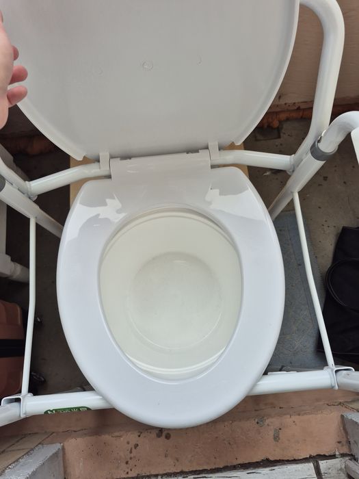 крісло-туалет складне Nova A8700AA