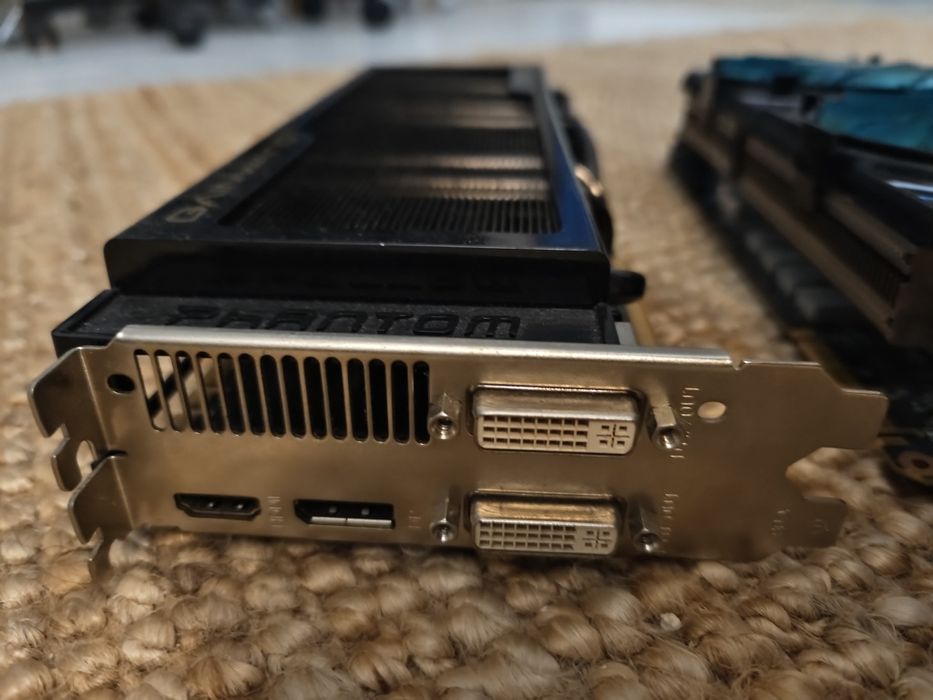 Gráficas NVIDIA GTX 470 e GTX 570