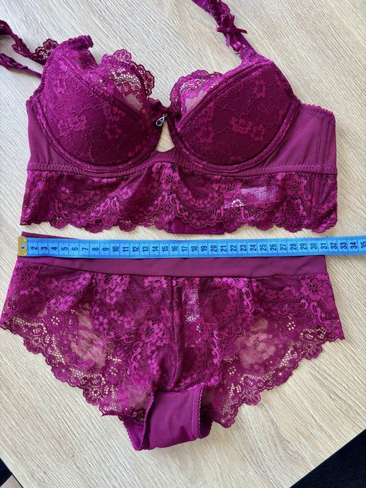 Комплект білизни жіночої М 75В новий комплект кружевного нижнего белья
