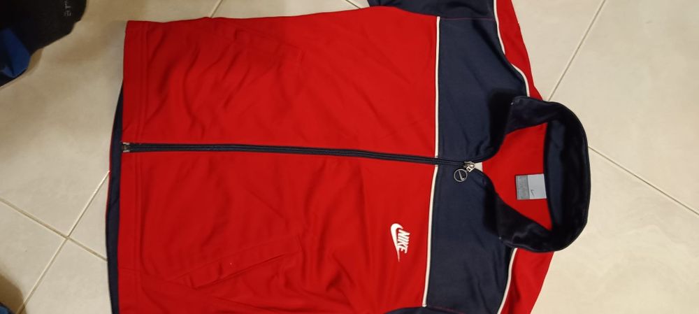 Casaco de criança 12 anos  Nike ótimo