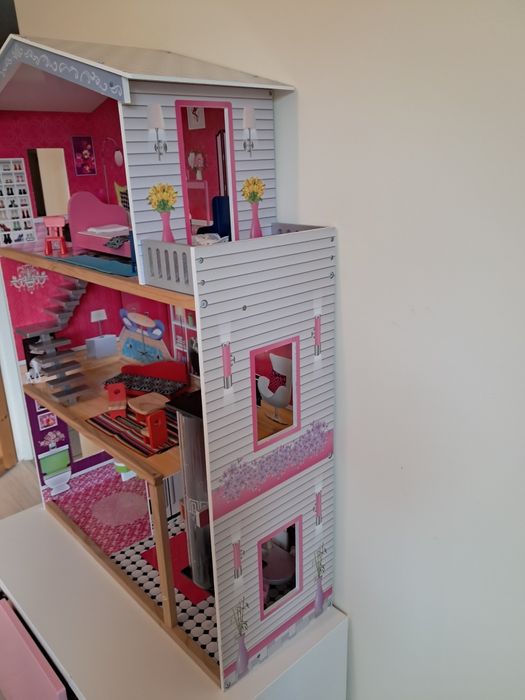 Duży domek dla lalek