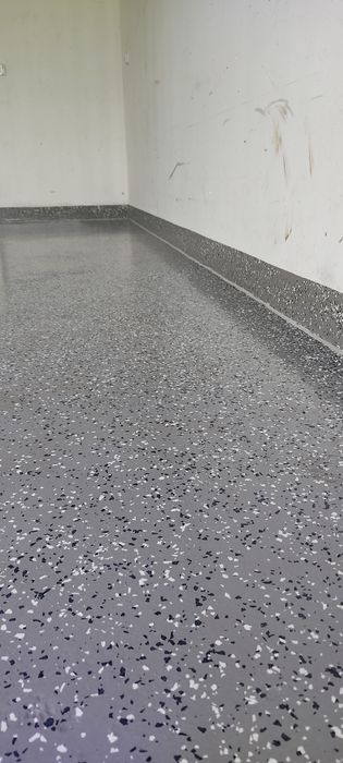 Posadzki żywiczne garaż warsztat piwnica