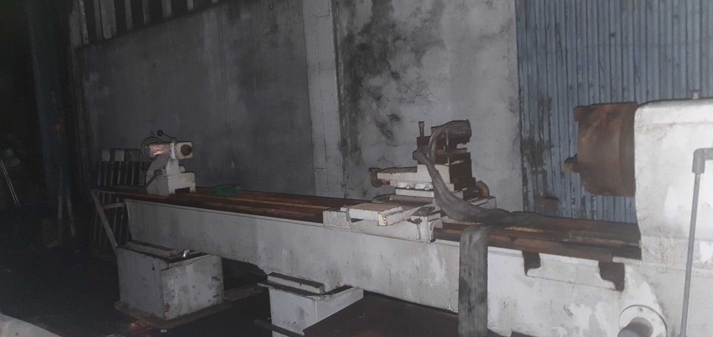 Torno mecanico de grande dimensao