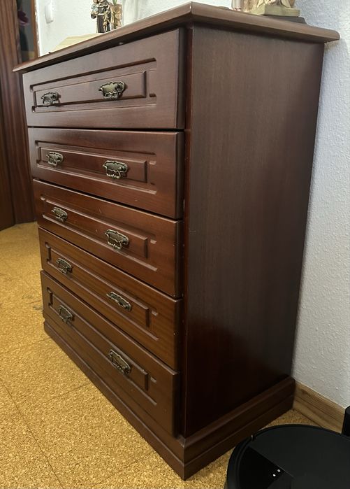 Camiseiro de madeira