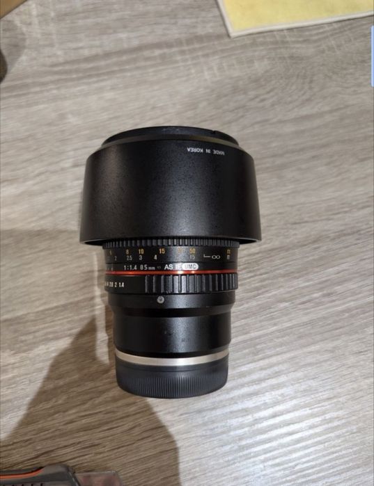 Samuang f1.4  85mm sony E