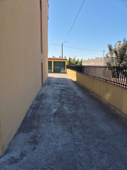 Garagem com arrecadação Rua Aquilono Ribeiro - Rio Tinto