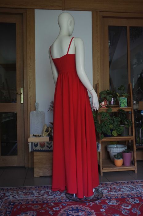 czerwona elegancka długa sukienka suknia wizytowa koktajlowa maksi