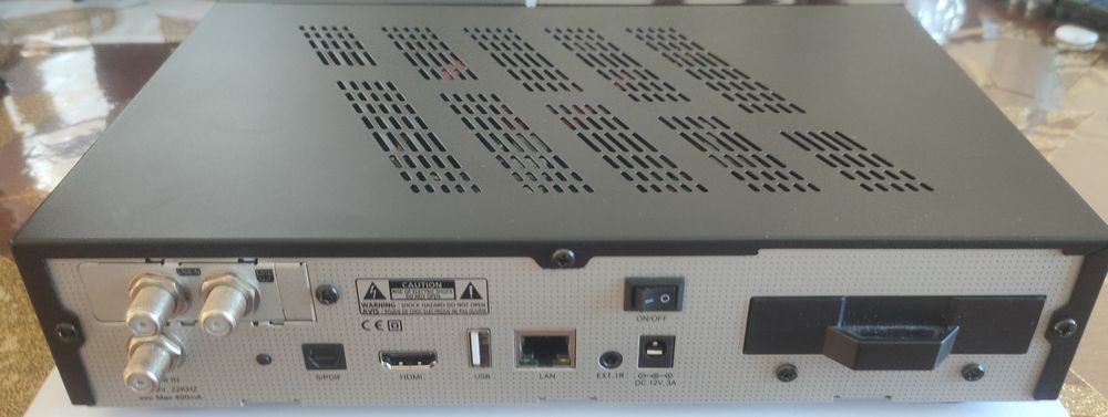AX 4K BOX HD61 Twin Tuner z kartą SD Sandisk 200GB