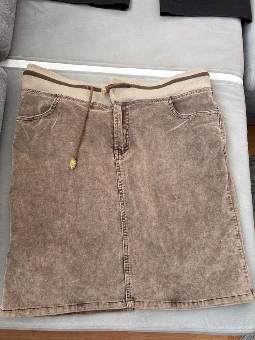 Spódniczka sztruksowa L