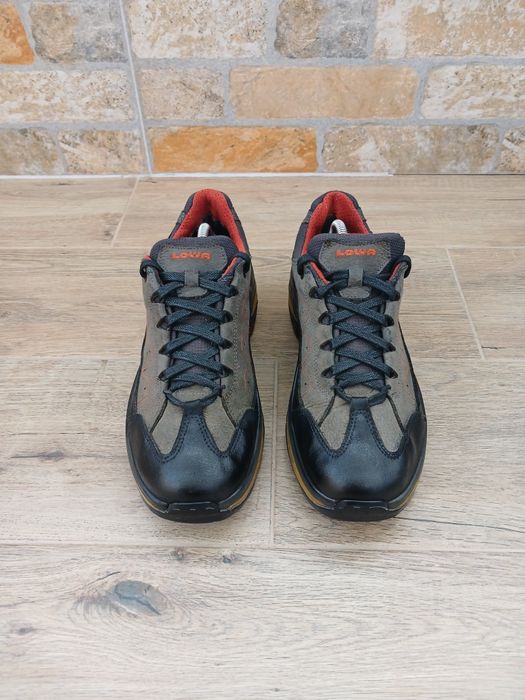 Кросівки Lowa р 44 (29 см) ц 1600 гр , Gore-Tex,  оригінал,  б/в