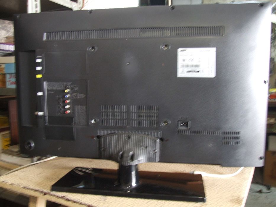 Samsung LED TV, 32 inches, like new64170837093505122