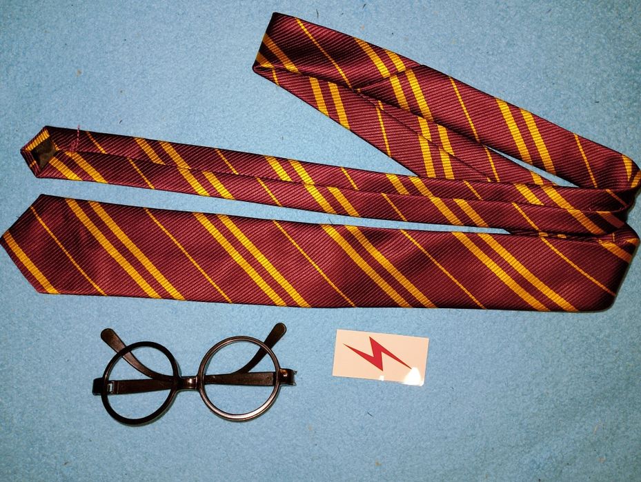 Галстук  окуляри Гарі Поттер  татуювання шраму  Хогвардс Гріфіндор