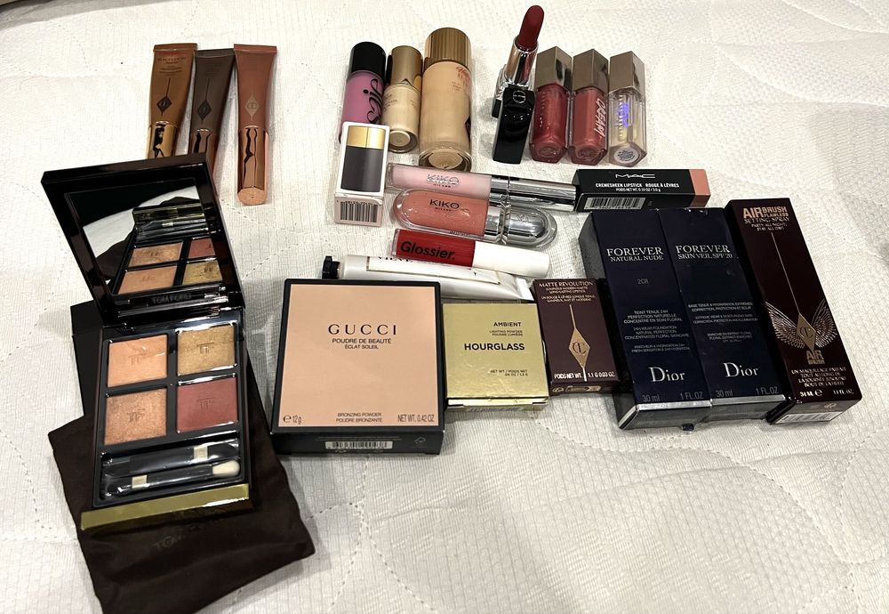 Помады и блески для губ