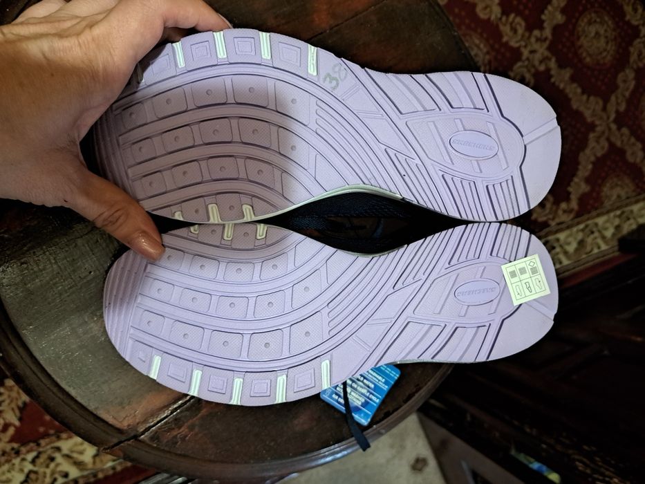 Продам кросівки жіночі сині