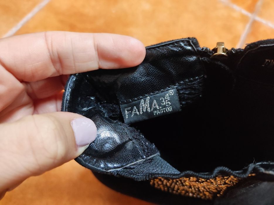 Botas de salto alto pretas, com brilhantes, tamanho 38