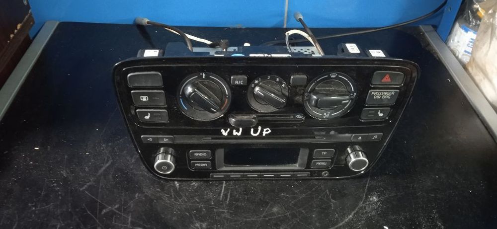 Radio + panel klimatyzacji VW UP 1S0035156 1S0820045