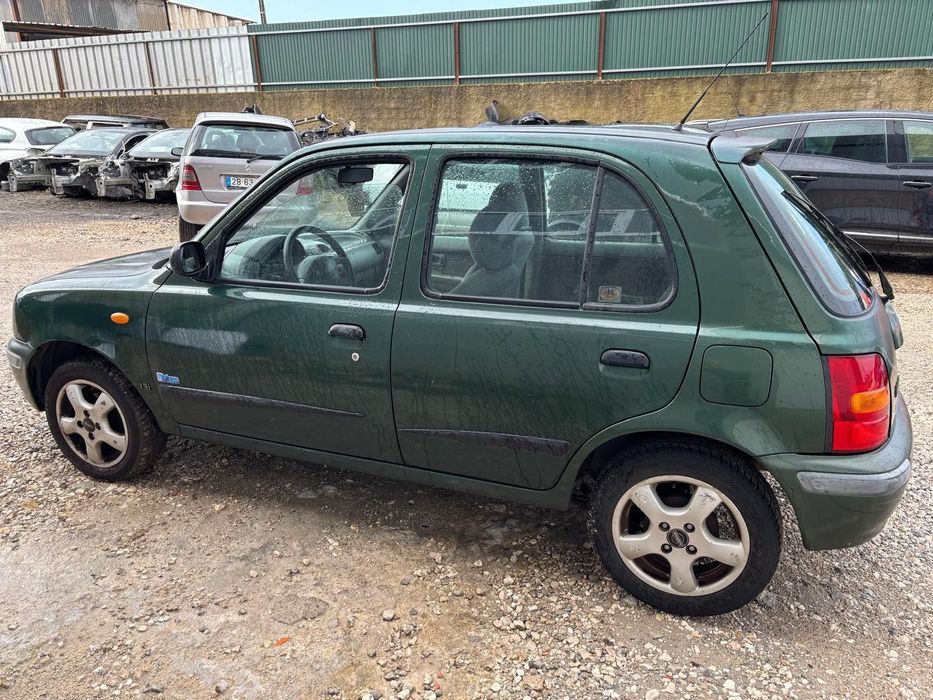 Nissan Micra K11 de 1999 para peças