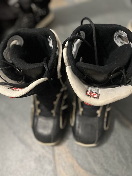 Сноуборд боти deeluxe 36-38р