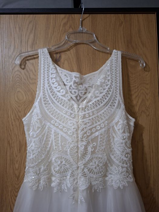 Biała suknia ślubna