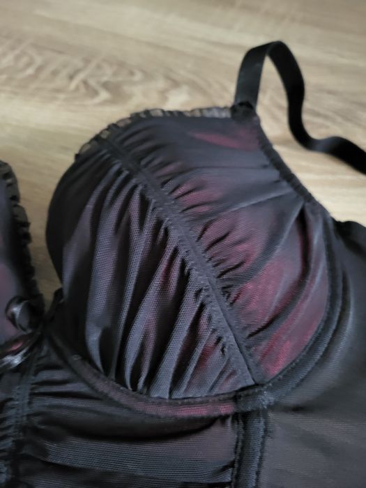 Piękny czarny gorset