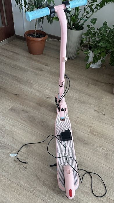 електросамокат Ninebot Kids Scooter E8 Pink.