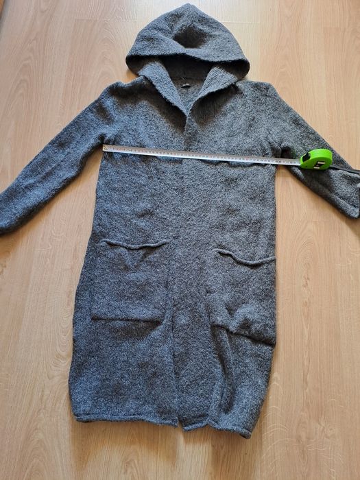 Długi ciepły rozpinany  sweter,  narzutka