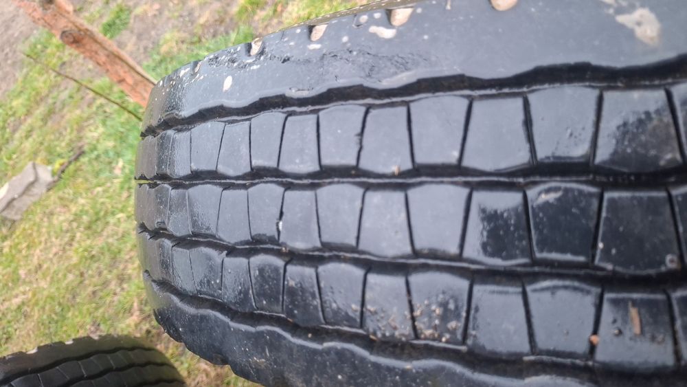 Opony  rozmiar  10.5    17.5 good year