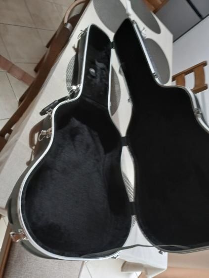 Gitara elektroakustyczną LAG  T 70 DCE