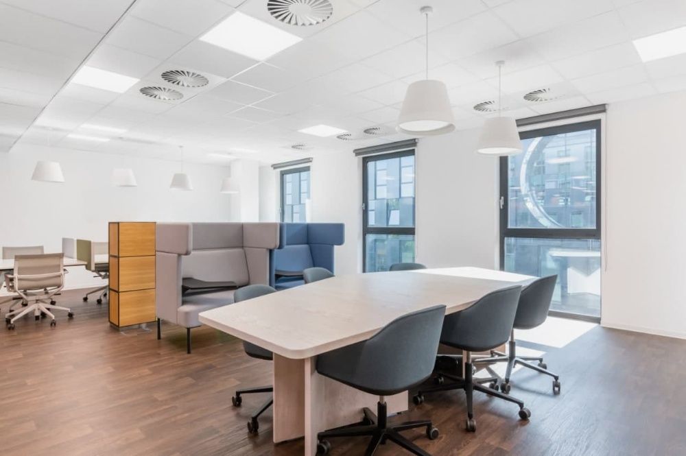 Wynajem biura w Krakowie: Znajdź profesjonalną powierzchnię biurową w lokalizacji Regus Equal Park Building B na elastycznych warunkach.