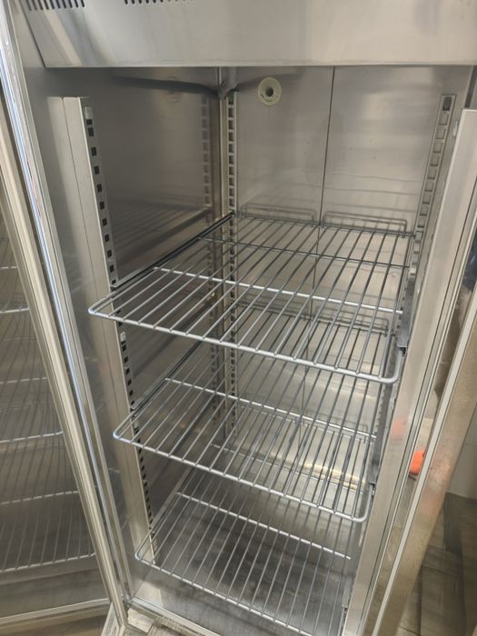 Професійний холодильник шафа 640 л Electrolux Італія