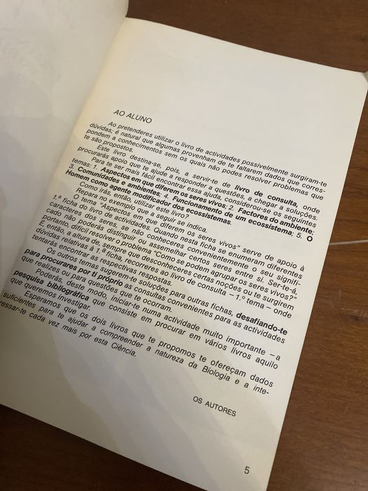 Livro Temas do Mundo Vivo - Organismos e Ambientes