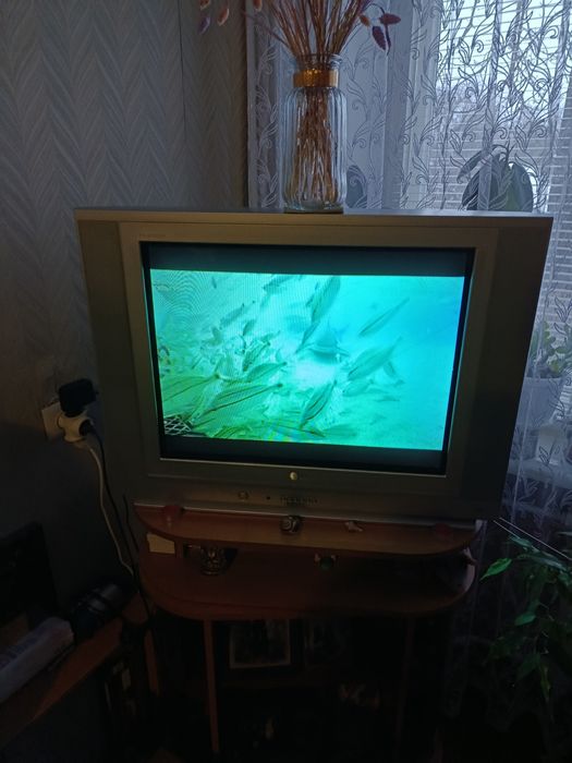 Телевизор LG 70 диагональ возможно с приставкой Т2