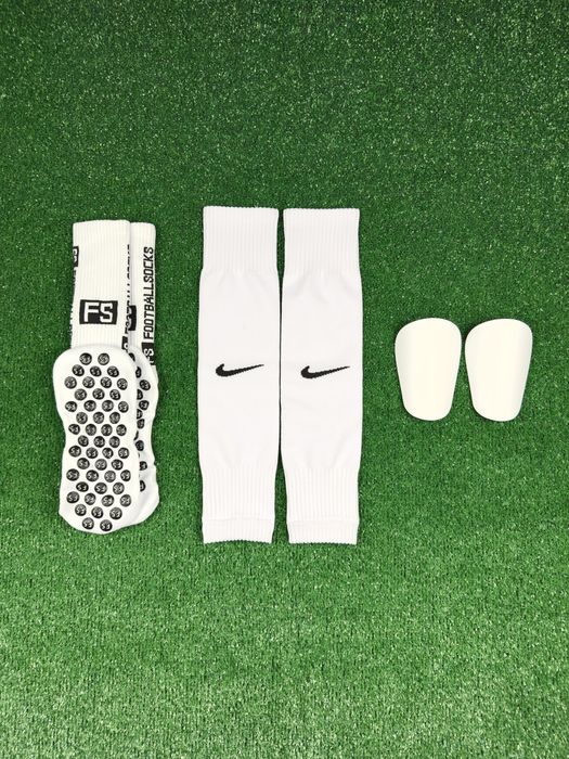 Футбольний набір (гетри-обрізки Nike, щитки, шкарпетки Trusox)