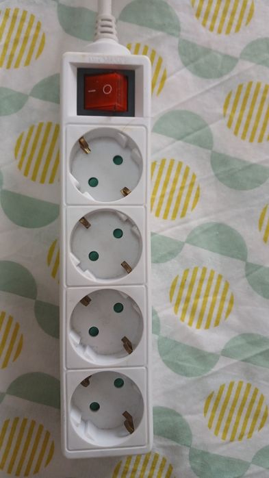 Extensão Elétrica Branca com Interruptor (4 Tomadas - 2,80m)