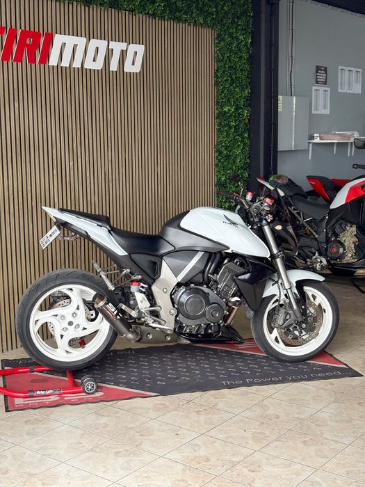 Honda CB1000R Leo Vince