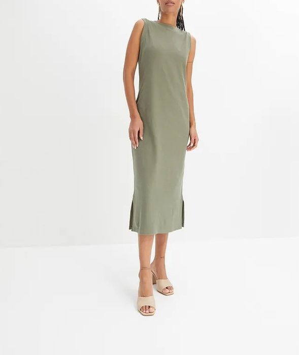 B.P.C sukienka midi shirtowa khaki prążkowana 40/42.