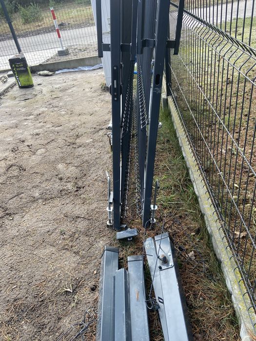 Brama ogrodzeniowa z furtką - duża