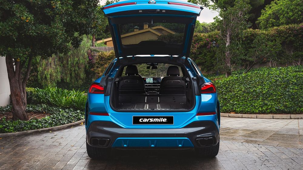 BMW X6 niebieskie otwarty bagażnik